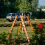 Single Swing (BNS 90cm) ayunan tunggal dengan rangka kayu dan rantai logam untuk taman bermain anak-anak.