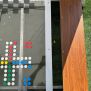 HPL Bench Chess and ludo game dengan papan permainan kaca dan bangku kayu untuk area bermain.